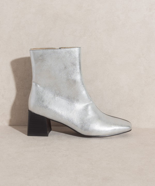 
                      
                        OASIS SOCIETY Georgia - Dual Chroma Boots
                      
                    