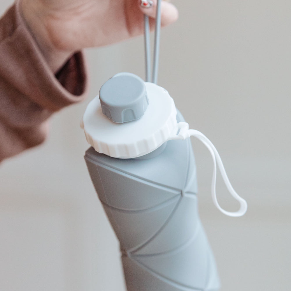 
                      
                        Collapsing Silicone Water Bottle in Diamond Gray
                      
                    